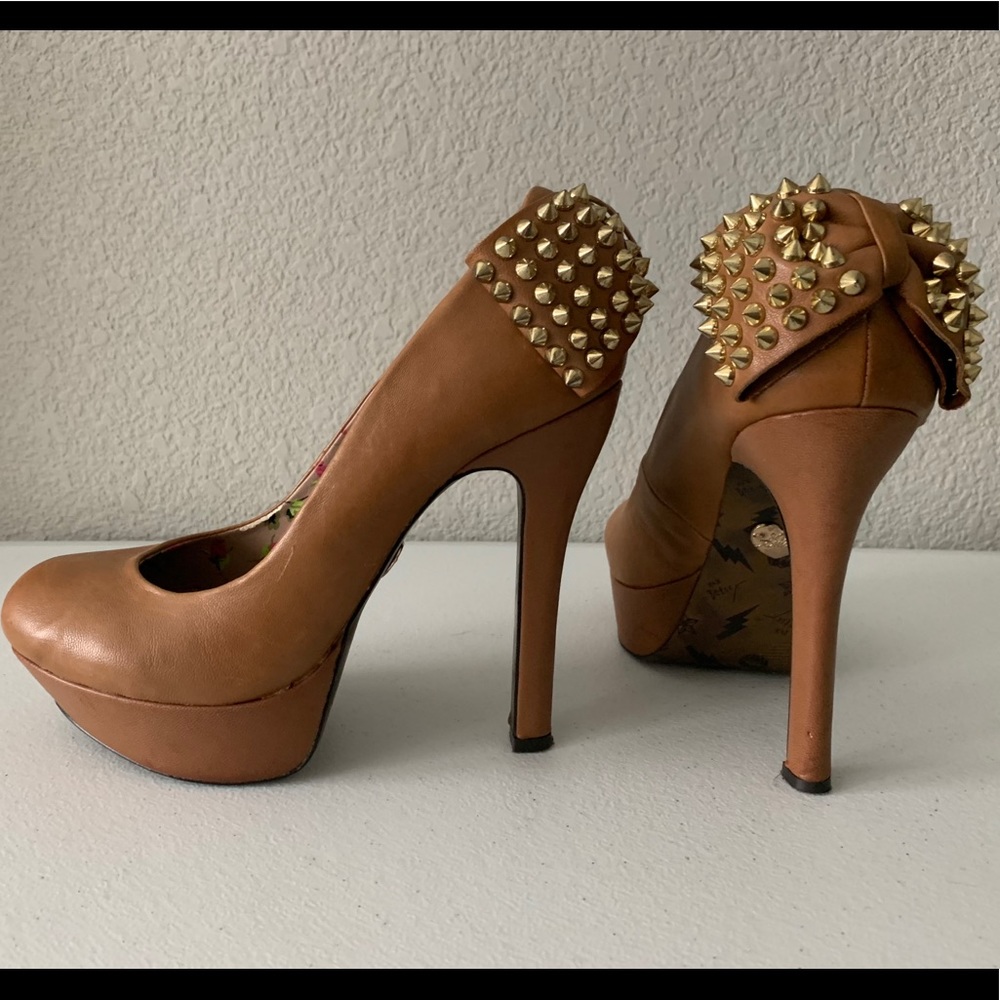 Betsey Johnson Studded Bow Camel Tan Leather Heels